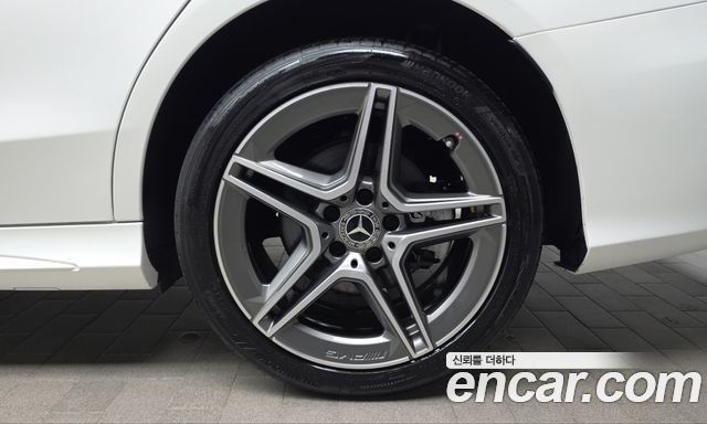 Mercedes-Benz C-Class 2019 — photo 7