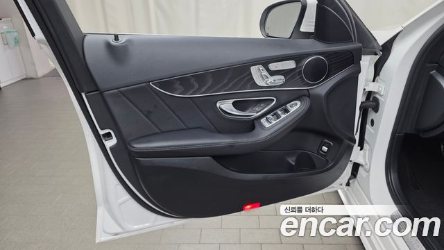 Mercedes-Benz C-Class 2019 — photo 14