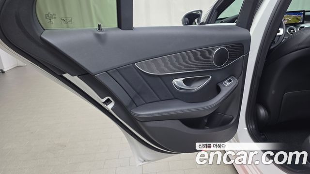Mercedes-Benz C-Class 2019 — photo 15