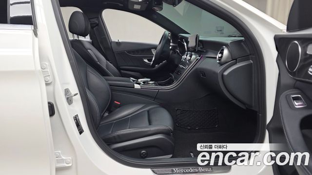 Mercedes-Benz C-Class 2019 — photo 16