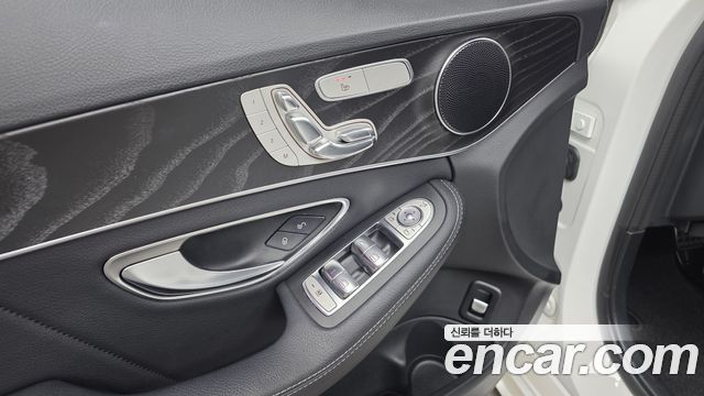 Mercedes-Benz C-Class 2019 — photo 27