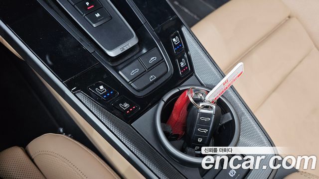 Porsche 911 2022 — photo 28