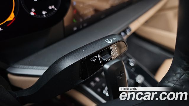 Porsche 911 2022 — photo 30