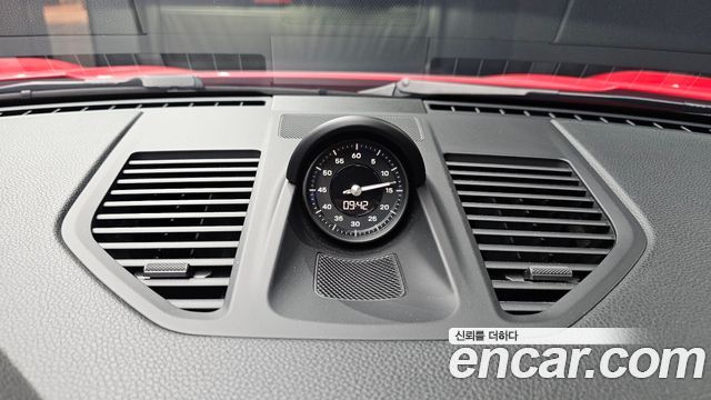 Porsche 911 2022 — photo 32