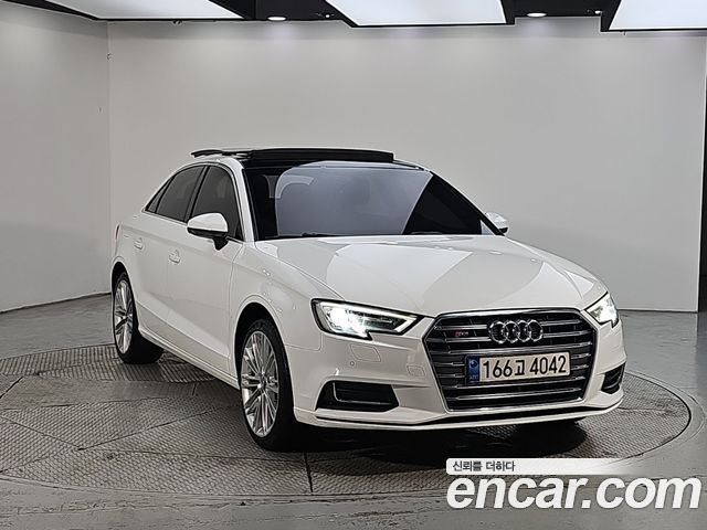 Audi A3 2018 — photo 2