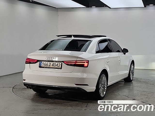 Audi A3 2018 — photo 4
