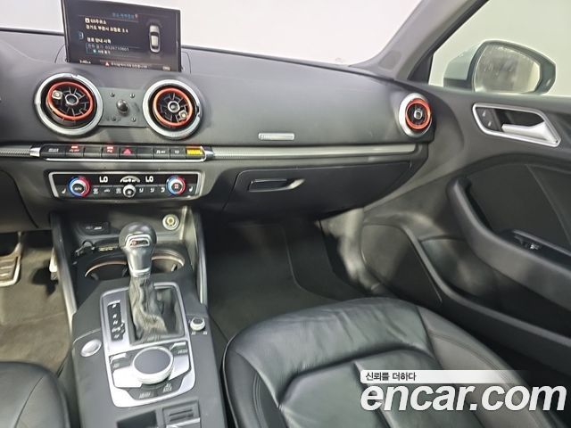 Audi A3 2018 — photo 10