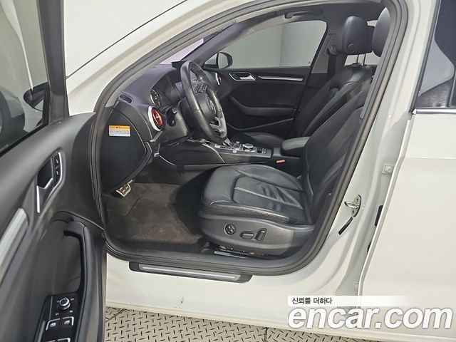 Audi A3 2018 — photo 11