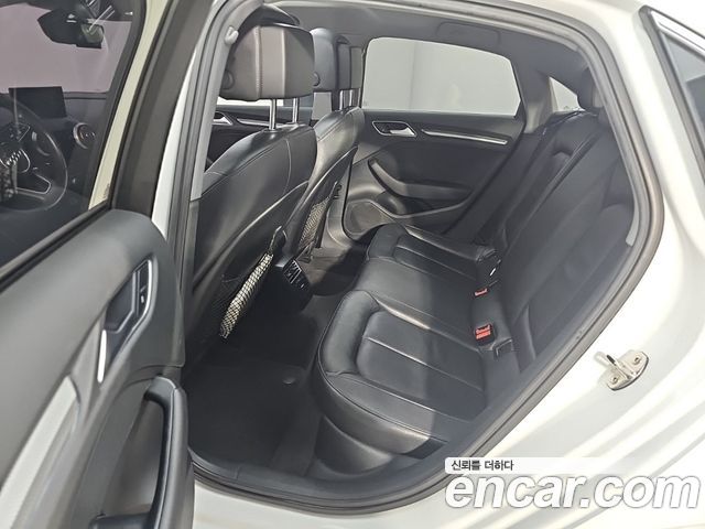 Audi A3 2018 — photo 12