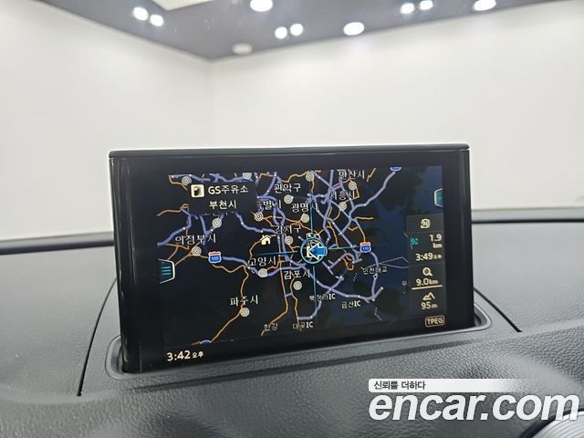 Audi A3 2018 — photo 14