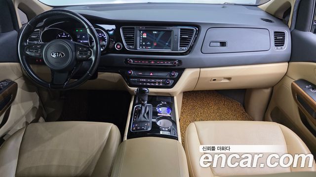 Kia Canival 2015 — photo 7