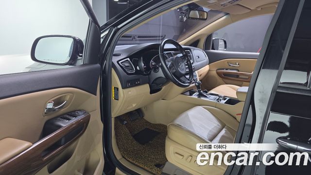 Kia Canival 2015 — photo 10