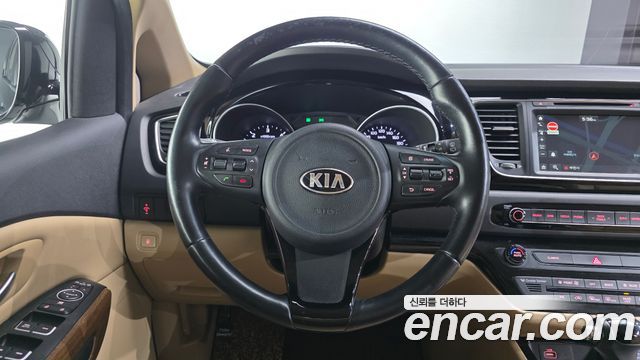 Kia Canival 2015 — photo 13