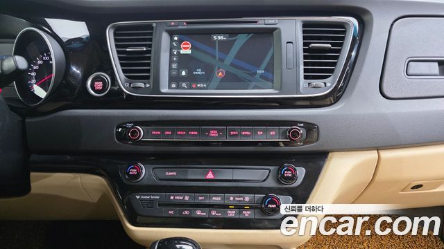 Kia Canival 2015 — photo 14