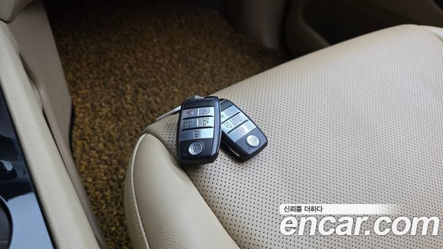 Kia Canival 2015 — photo 16