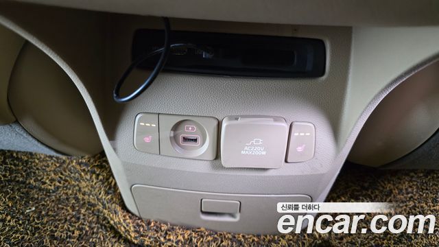 Kia Canival 2015 — photo 19