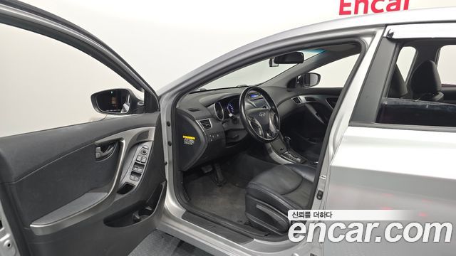 Hyundai AVANTE 2014 — photo 13