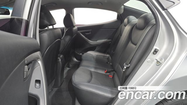 Hyundai AVANTE 2014 — photo 18