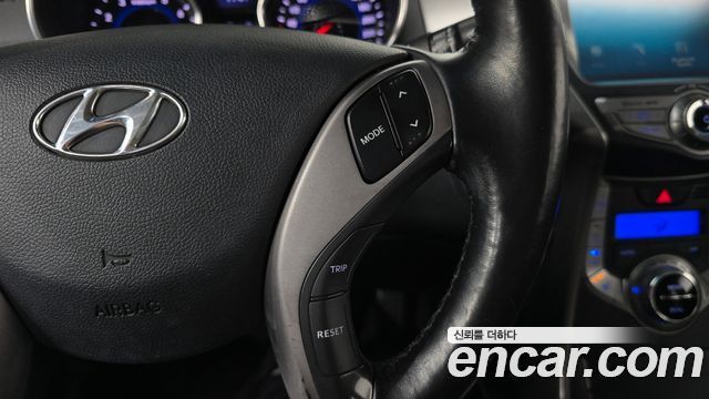 Hyundai AVANTE 2014 — photo 24