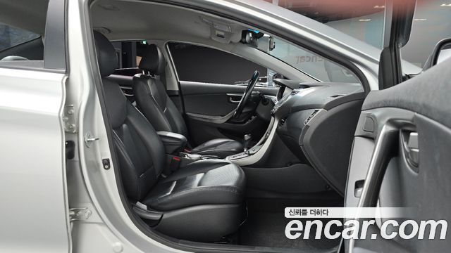 Hyundai AVANTE 2014 — photo 16