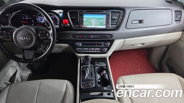 Kia Canival 2015 — photo 7