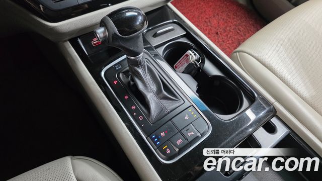 Kia Canival 2015 — photo 9