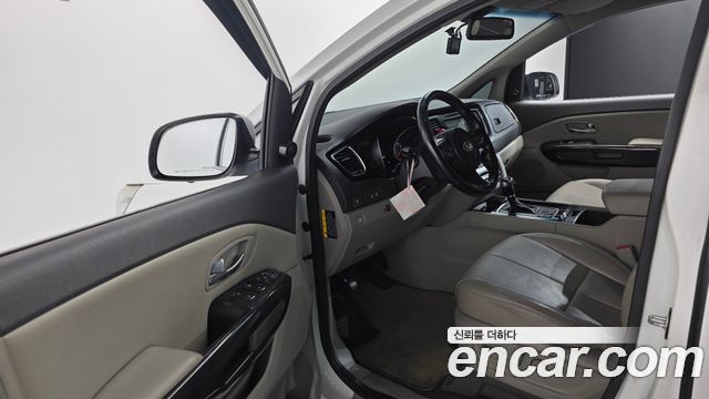 Kia Canival 2015 — photo 10