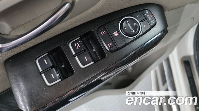 Kia Canival 2015 — photo 11