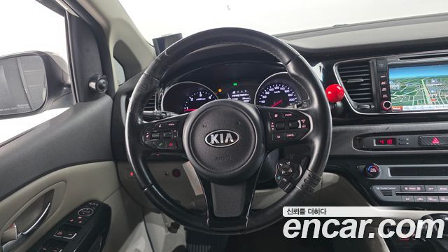 Kia Canival 2015 — photo 12