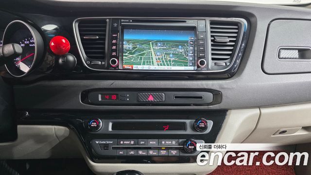 Kia Canival 2015 — photo 13