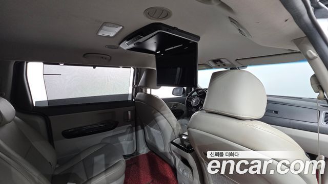 Kia Canival 2015 — photo 16