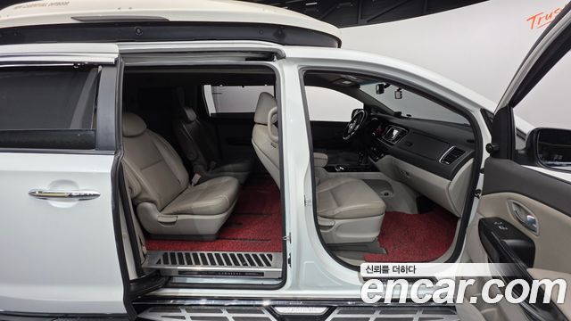 Kia Canival 2015 — photo 18