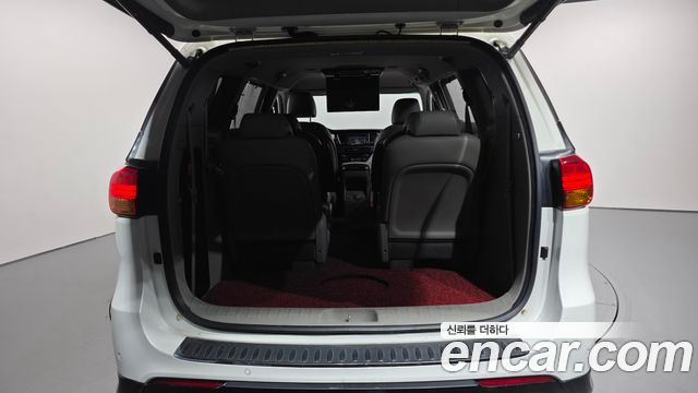 Kia Canival 2015 — photo 19