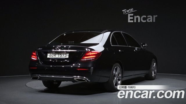 Mercedes-Benz E-Class 2017 — photo 2