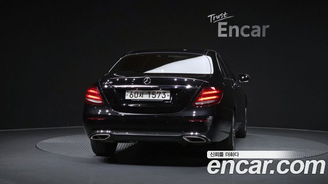 Mercedes-Benz E-Class 2017 — photo 4