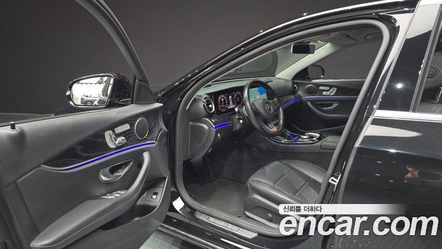 Mercedes-Benz E-Class 2017 — photo 13
