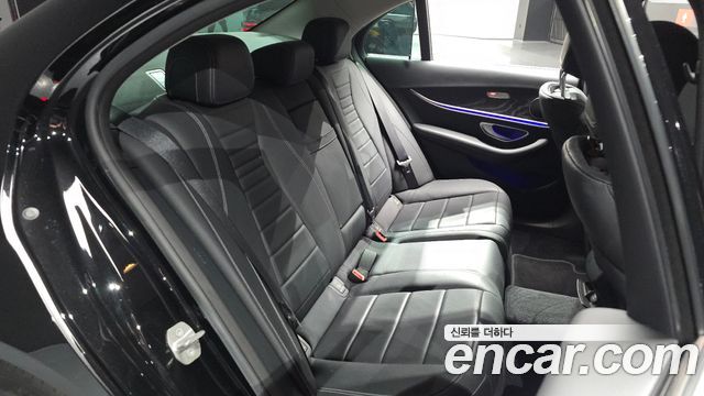 Mercedes-Benz E-Class 2017 — photo 17