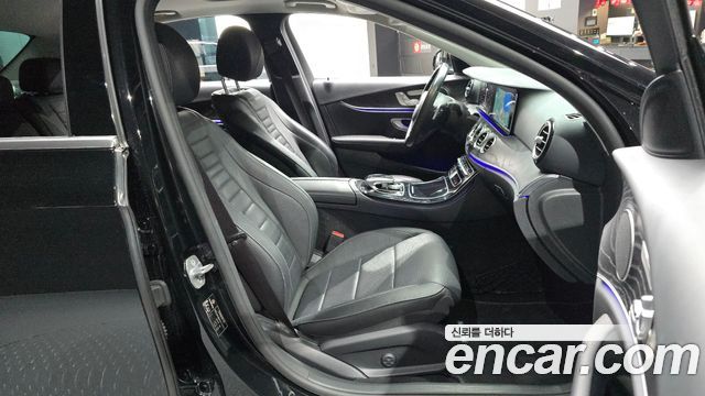 Mercedes-Benz E-Class 2017 — photo 18
