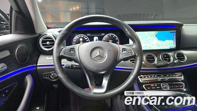Mercedes-Benz E-Class 2017 — photo 19