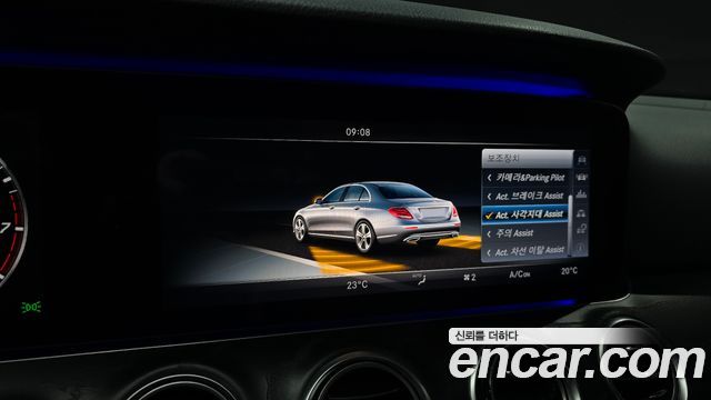 Mercedes-Benz E-Class 2017 — photo 21