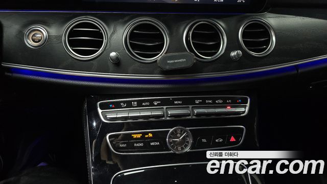 Mercedes-Benz E-Class 2017 — photo 25