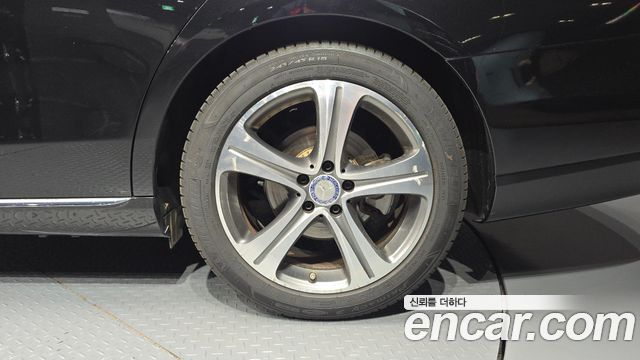 Mercedes-Benz E-Class 2017 — photo 7