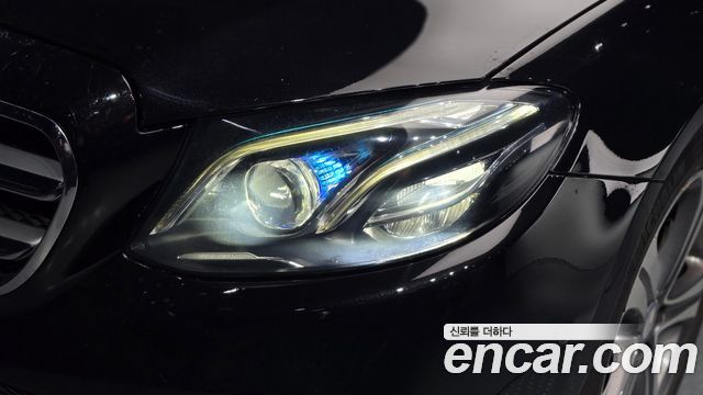 Mercedes-Benz E-Class 2017 — photo 8