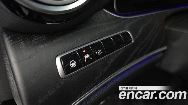 Mercedes-Benz E-Class 2017 — photo 28