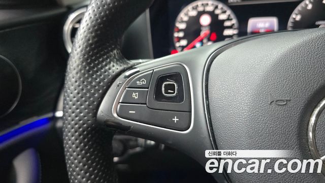 Mercedes-Benz E-Class 2017 — photo 31