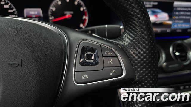Mercedes-Benz E-Class 2017 — photo 32