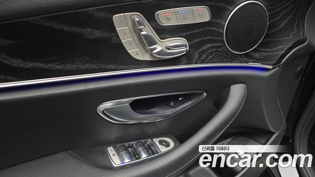 Mercedes-Benz E-Class 2017 — photo 34