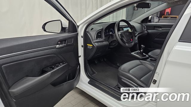 Hyundai AVANTE 2016 — photo 13