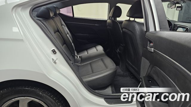 Hyundai AVANTE 2016 — photo 17