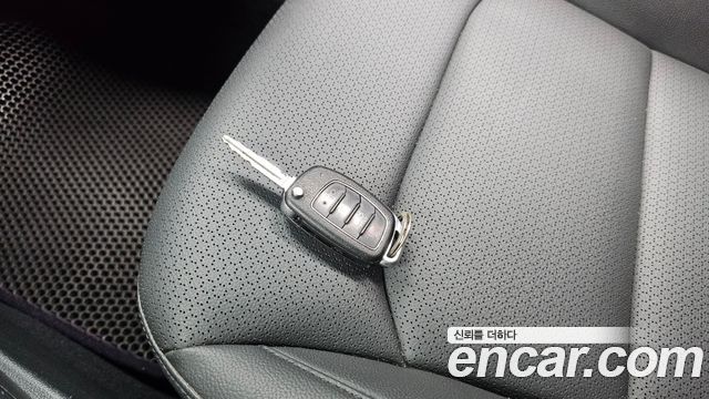 Hyundai AVANTE 2016 — photo 22